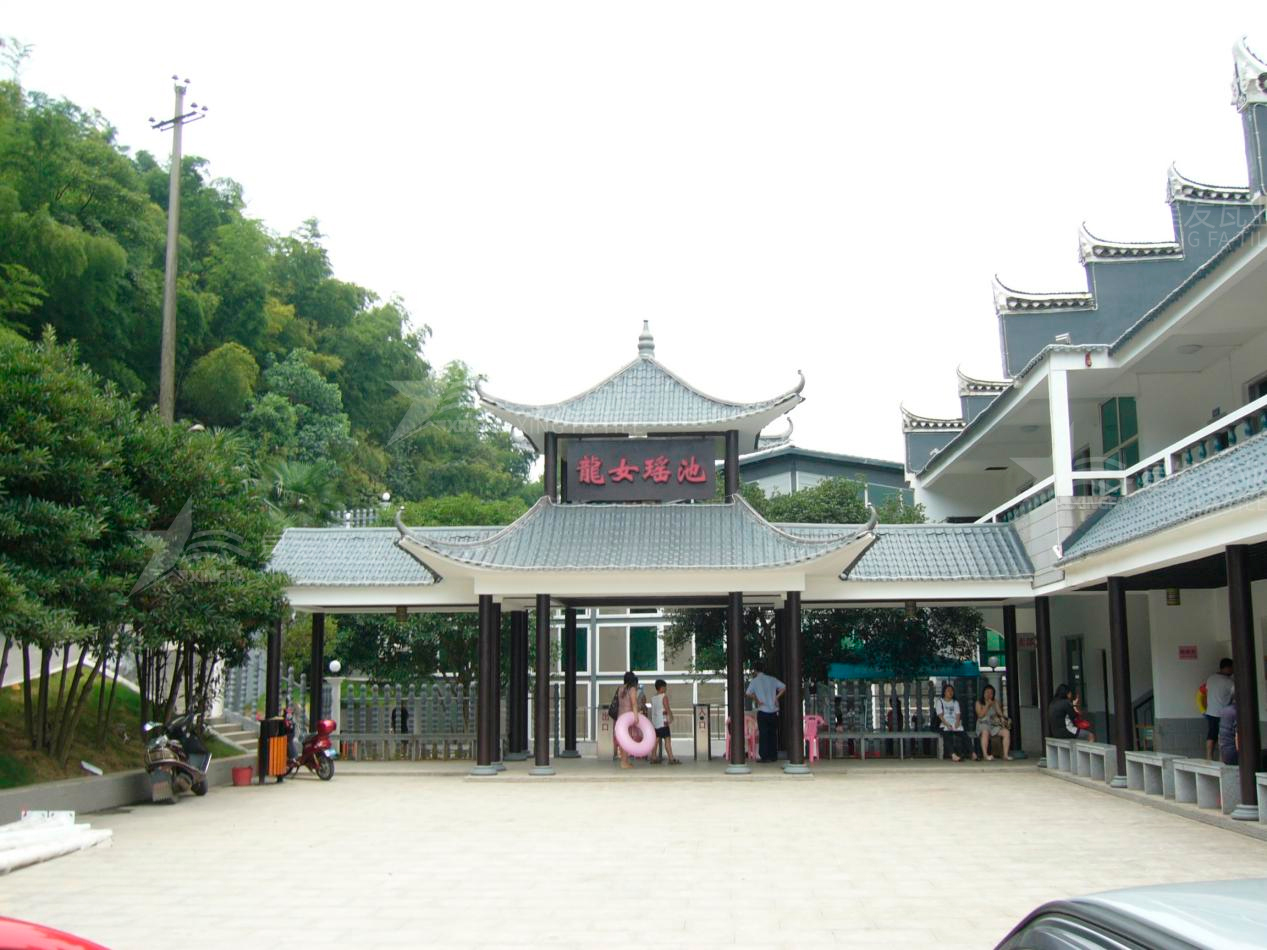 屋頂材料合成樹(shù)脂瓦和不銹鋼瓦哪個(gè)好？選擇很重要！