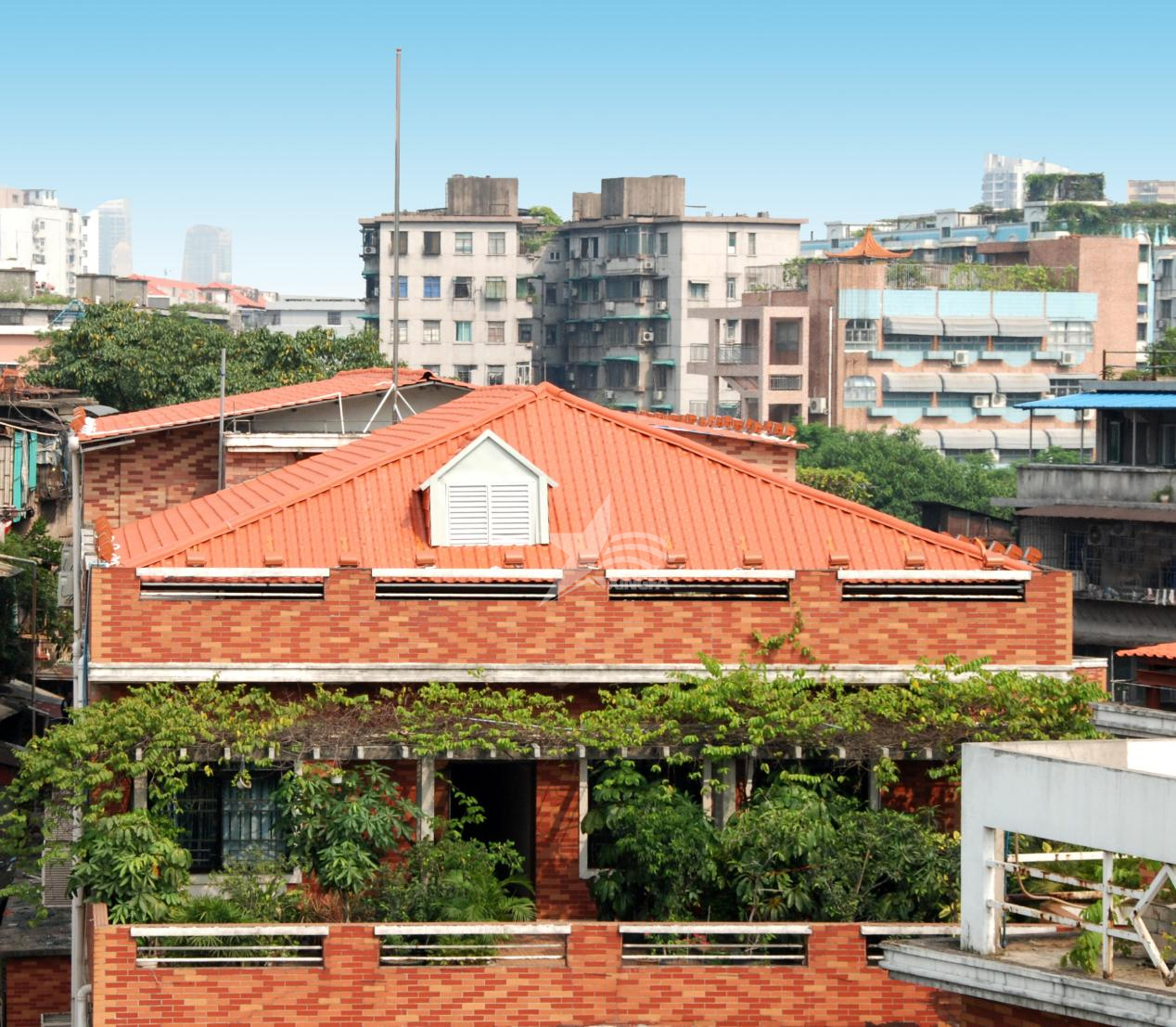 新農村建房：琉璃瓦與合成樹(shù)脂瓦對比，何者更適合？